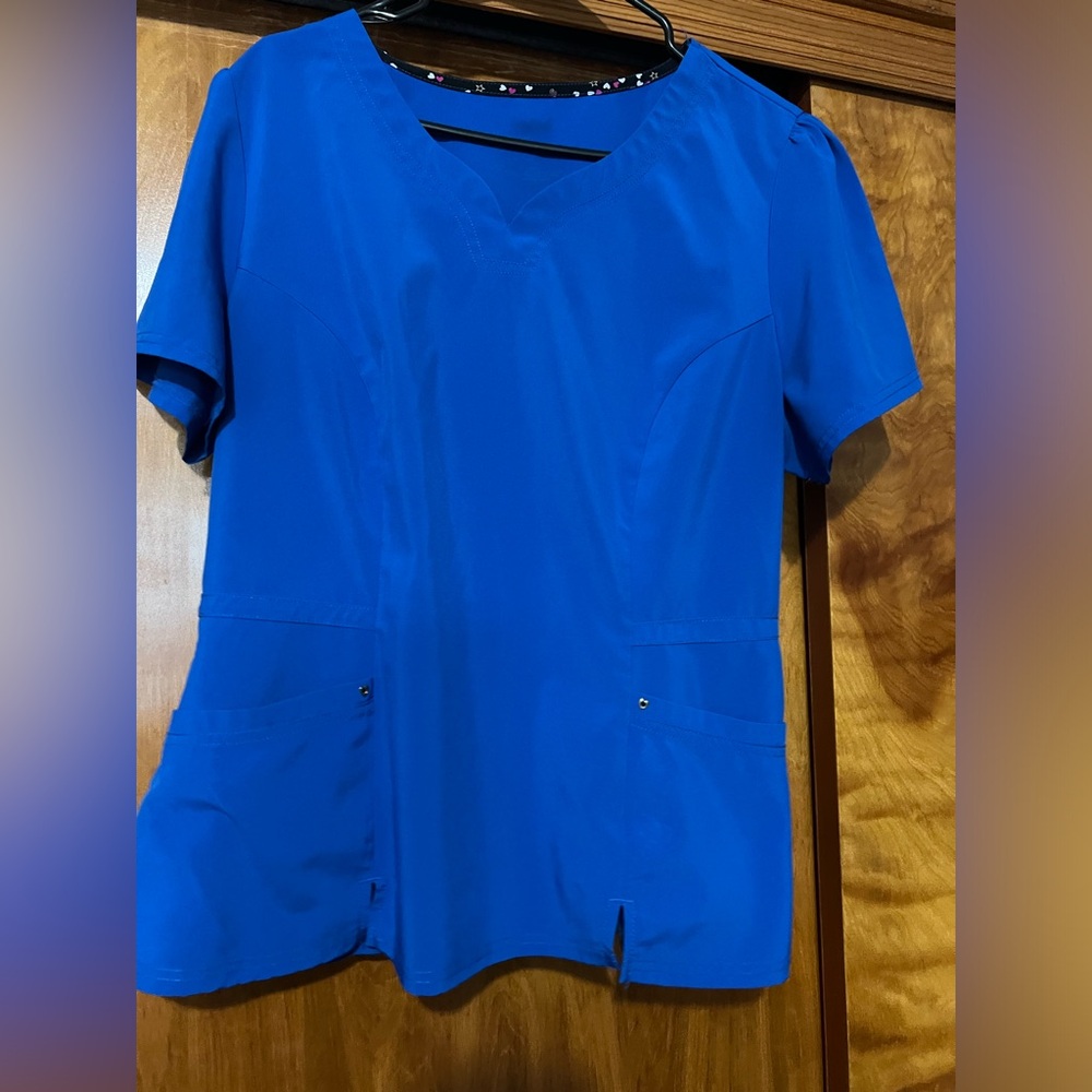 Koi scrub top large